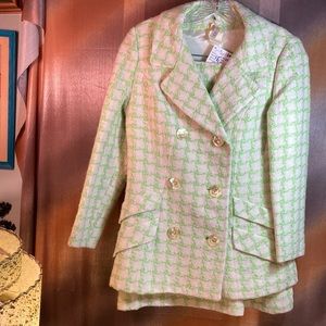 VINTAGE 50’s cream and lime houndstooth suit. size small 32” chest. 22” waist B4